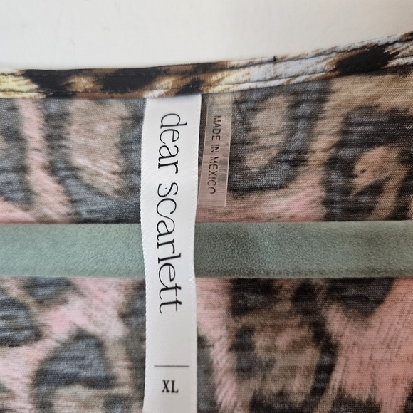Dear Scarlett Leopard Top in a size XL - Picture 5 of 8